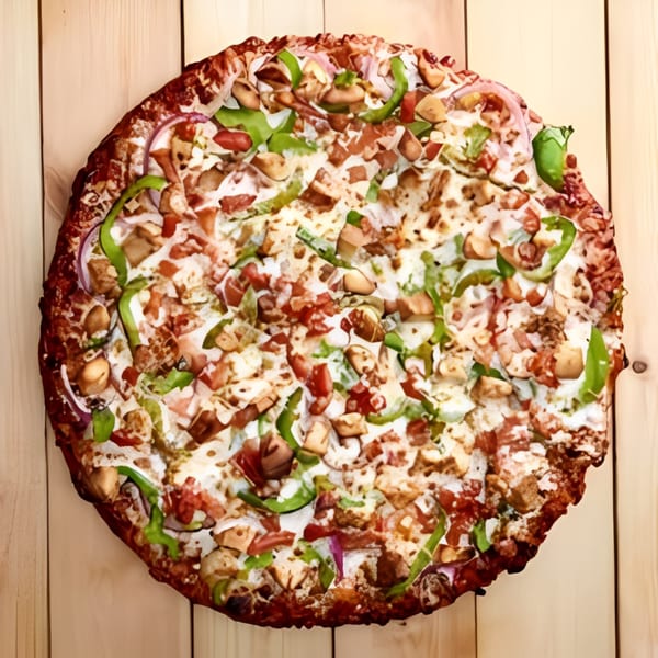 A Bob Cantu's Pizza and Sports Bar pizza, topped with chicken, green peppers, onions, and tomatoes.